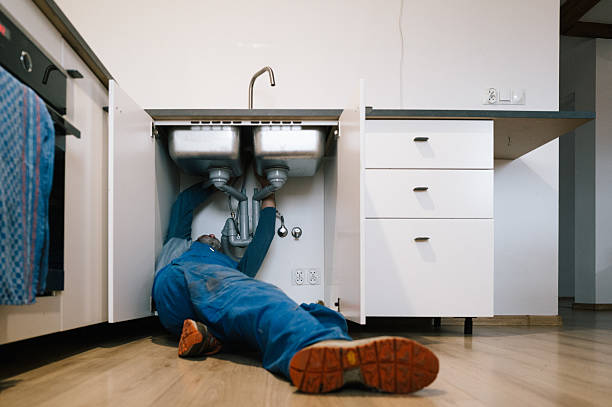 Professional Emergency Plumber technician working in Yorklyn, PA